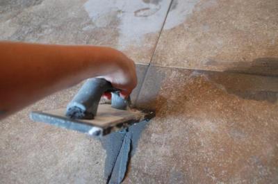 Как затирать швы на плитке на полу: советы специалистов