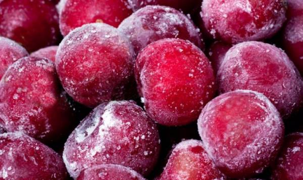 Заморозка вишни на зиму: сколько можно хранить, как разморозить и что сделать